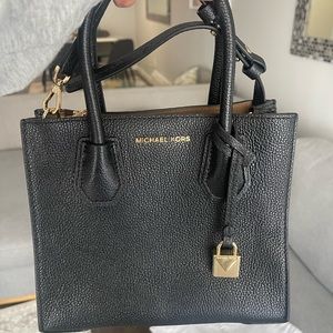 Michael Kors Mercer Medium in Black